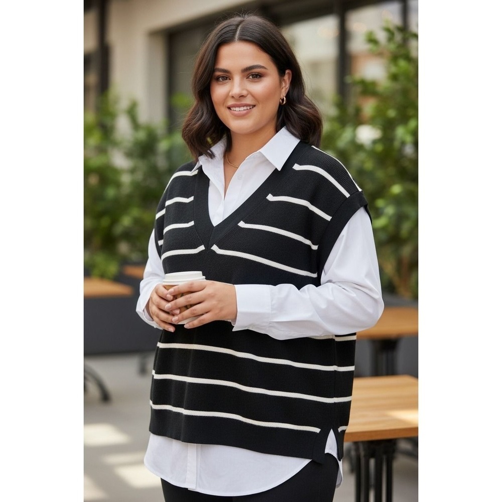 NWT!‎ Ava & Viv Womens Black White Striped V-Neck Knit Sweater Vest 1X NWT